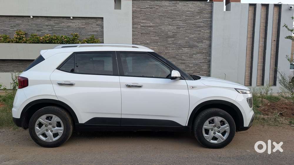 Hyundai Venue S (o) 1.2 Petrol Knight Edition, 2021, Cng & Hybrids