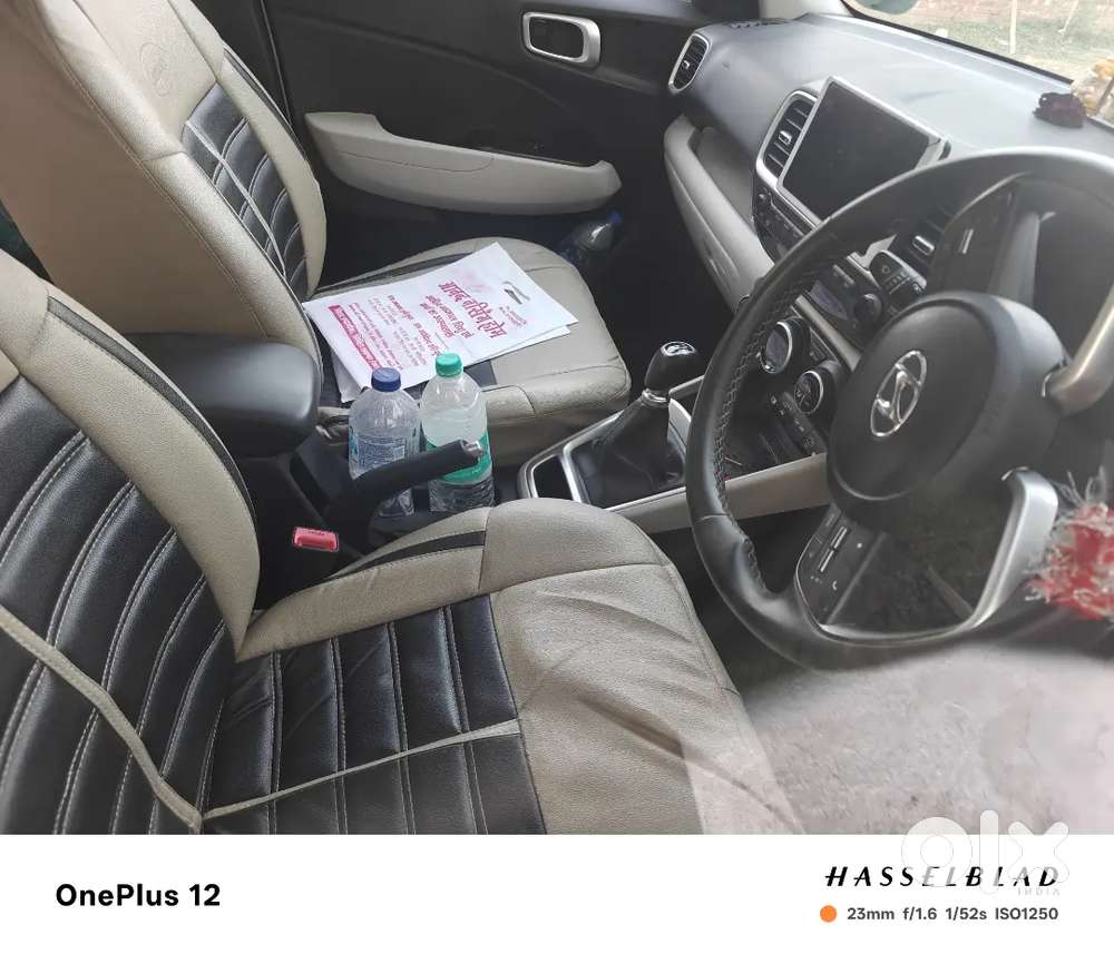 Hyundai Venue 2022 Petrol 27880 Km Driven