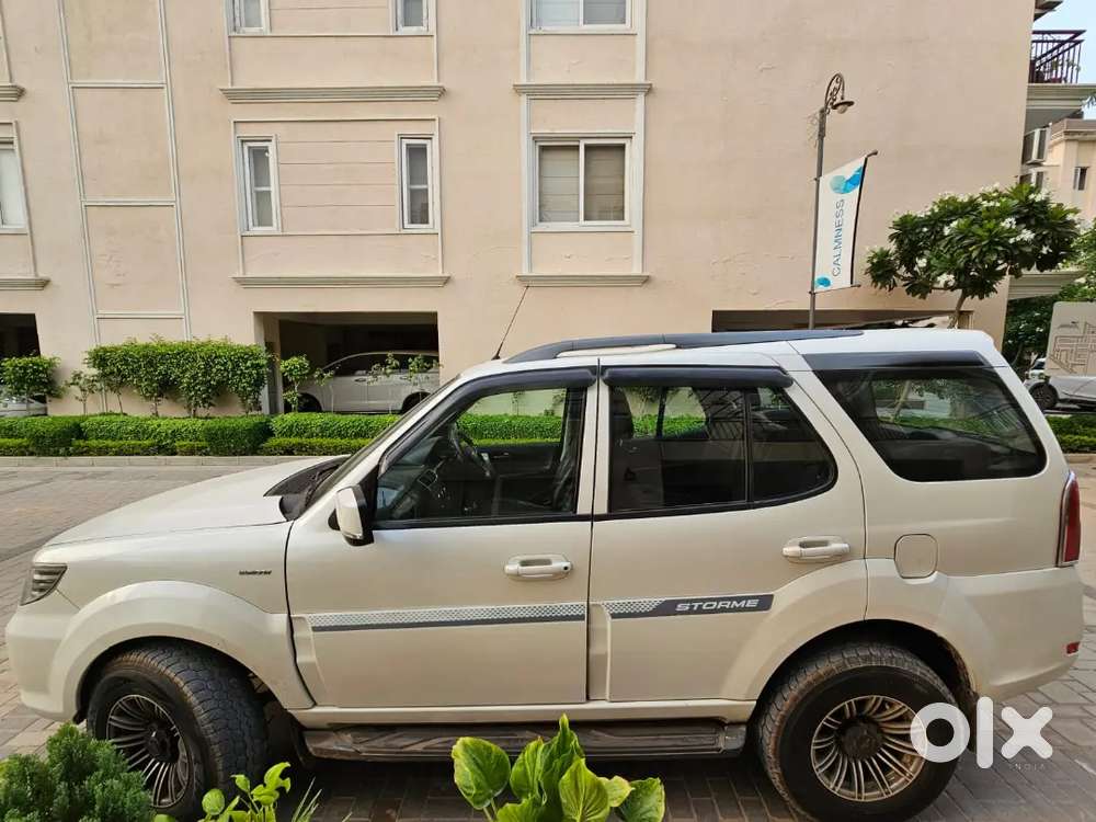 Tata Safari Storme 2016