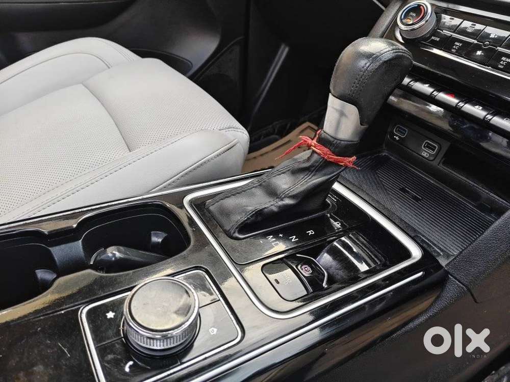 Mahindra Xuv700 2.2 Ax 7 Diesel At Luxury Pack Str, 2023, Petrol