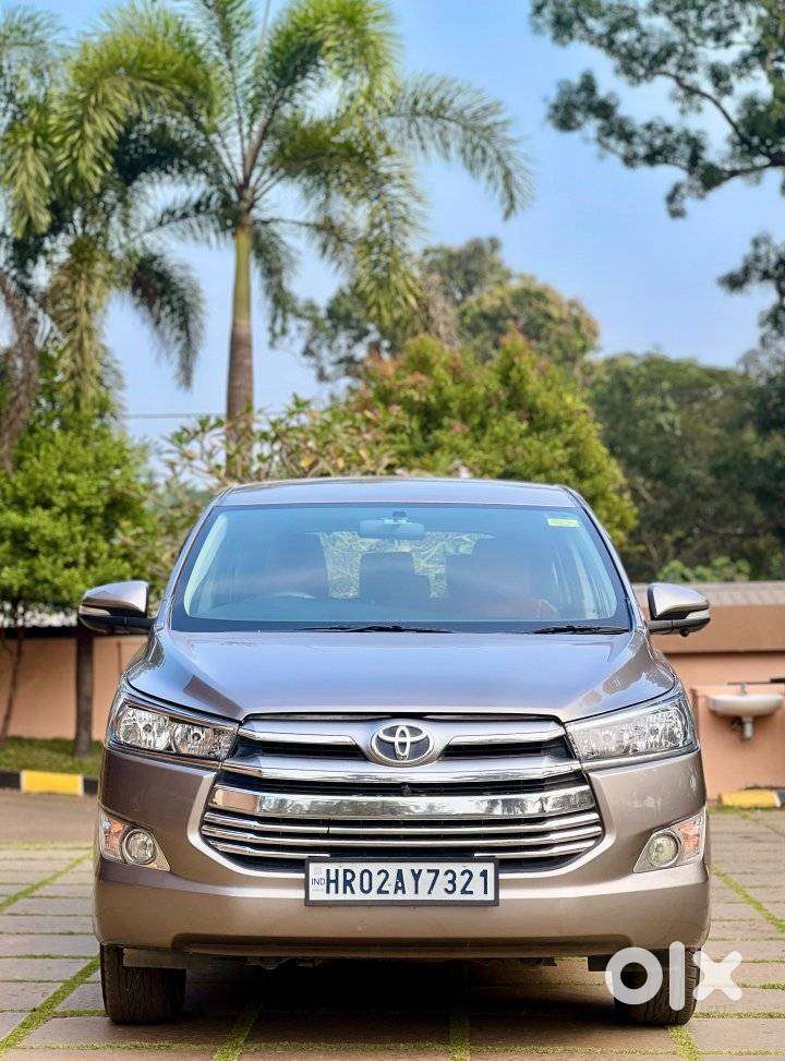 Toyota Innova Crysta 2.4 G Mt 8s, 2016, Diesel