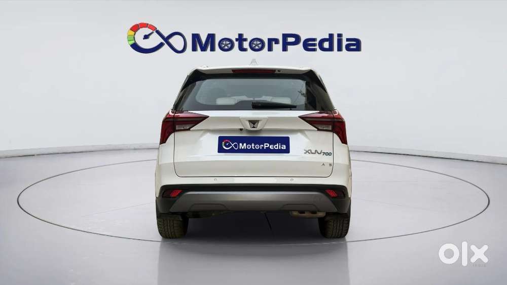 Mahindra Xuv700 Ax 5 Petrol Mt 7 Str (e), 2022, Petrol