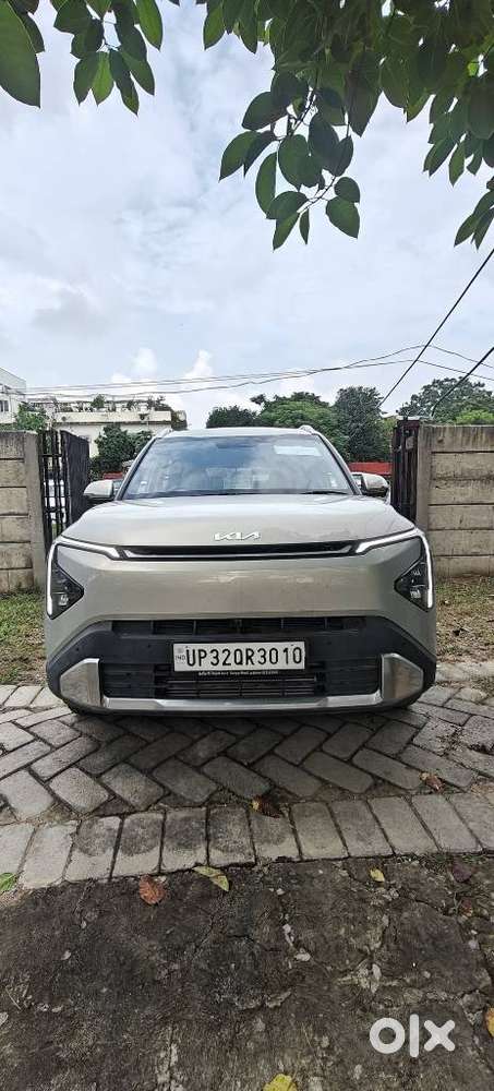Kia Carens Clavis, 2025, Petrol
