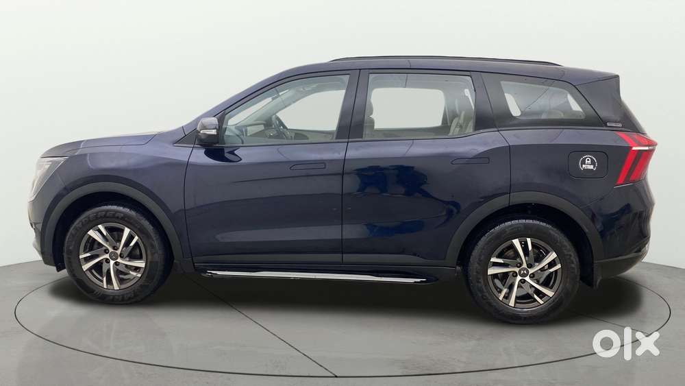 Mahindra Xuv700 2.0 Ax 5 Petrol Mt 7 Str, 2022, Petrol