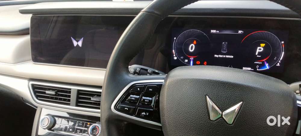 Mahindra Xuv700 2.2 Ax 5 Diesel At 7 Str, 2022, Diesel