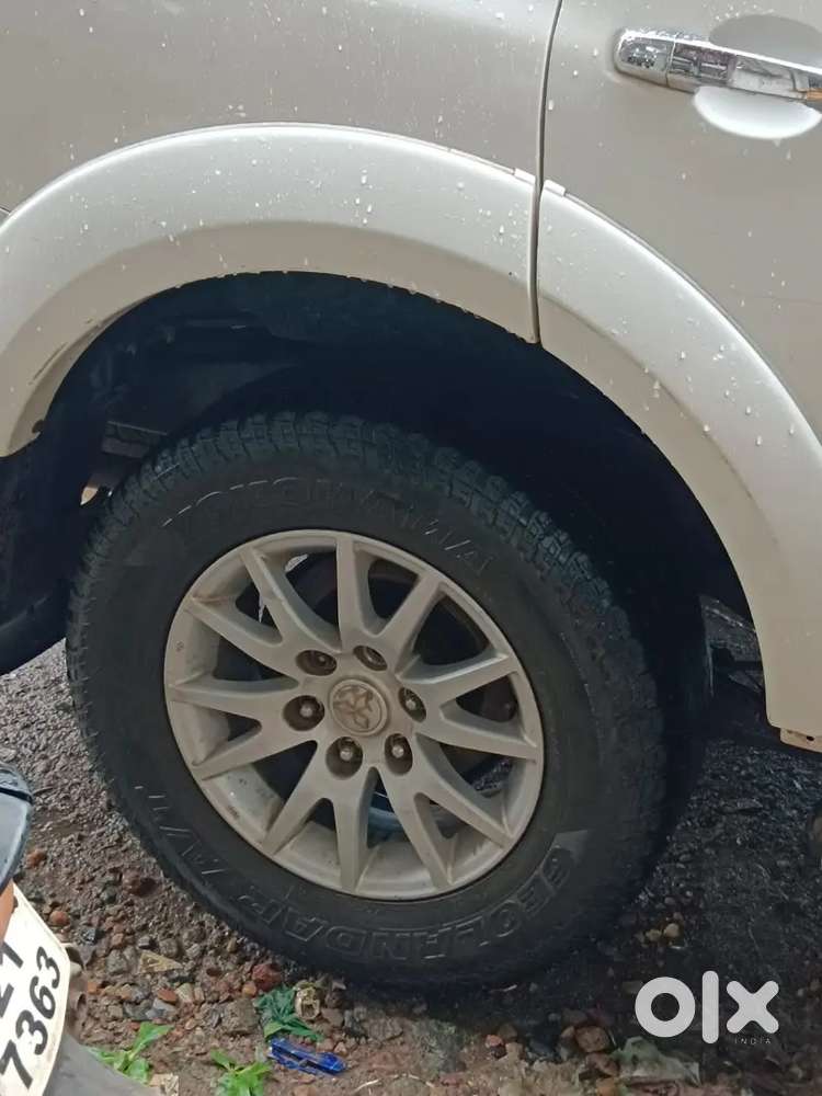 Mitsubishi Pajero Sport 2012