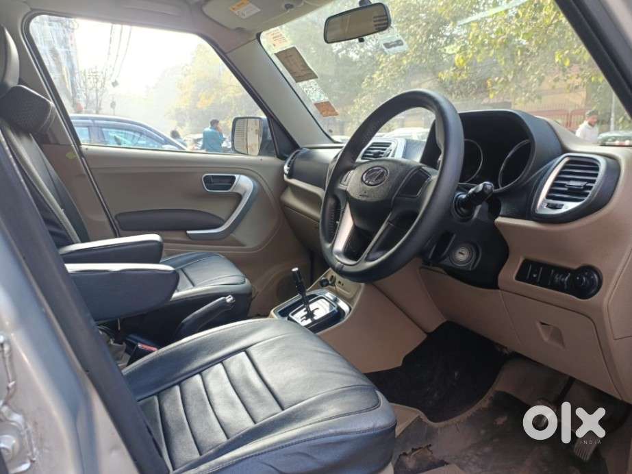 Mahindra Tuv 300 T8 Amt (automatic), 2017, Diesel