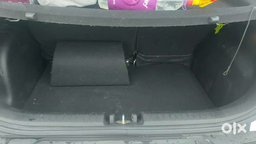 Hyundai Venue 2023 Petrol 18400 Km Driven