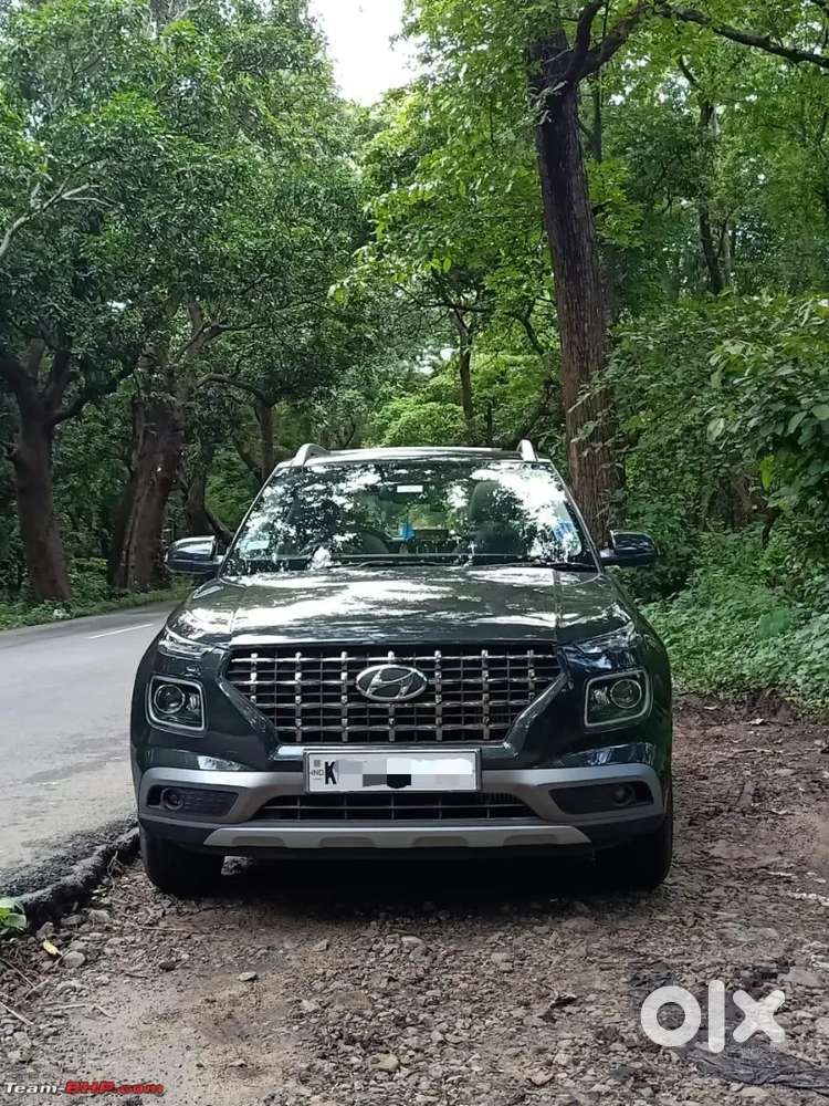 Hyundai Venue Sx Sunroof Top End 2020 Diesel Manual. Colour Deepforest