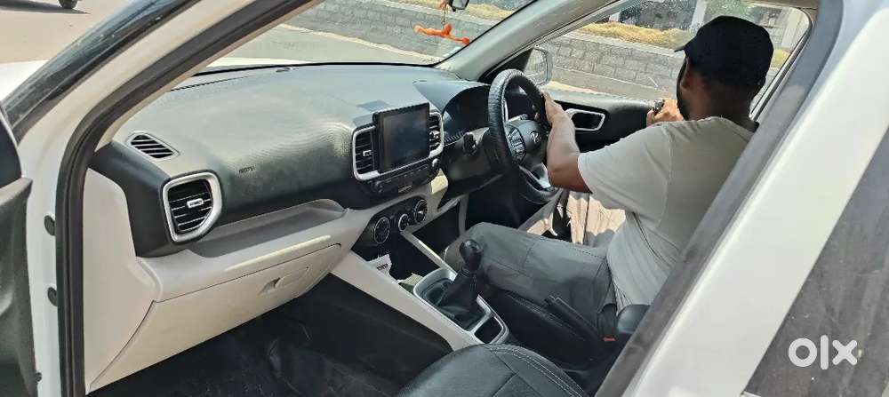 Hyundai Venue [2022]  Single Owner  Only 24k Km  Under Warranty