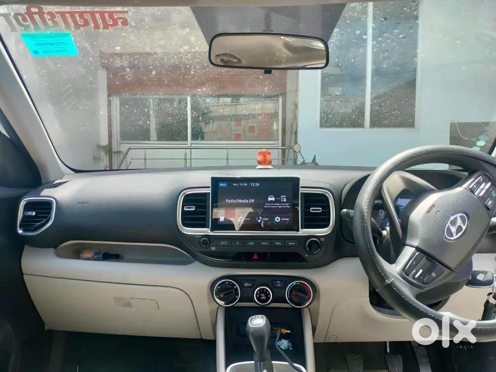 New Hyundai Venue 2025 Petrol 4500 Km Driven