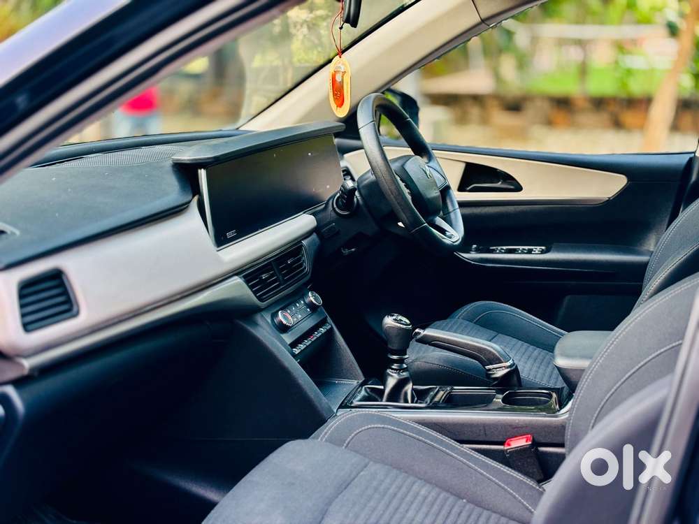 Mahindra Xuv700 Ax 5 Petrol Mt Str (e), 2022, Petrol