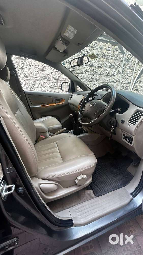 Toyota Innova 2.5v For Sale