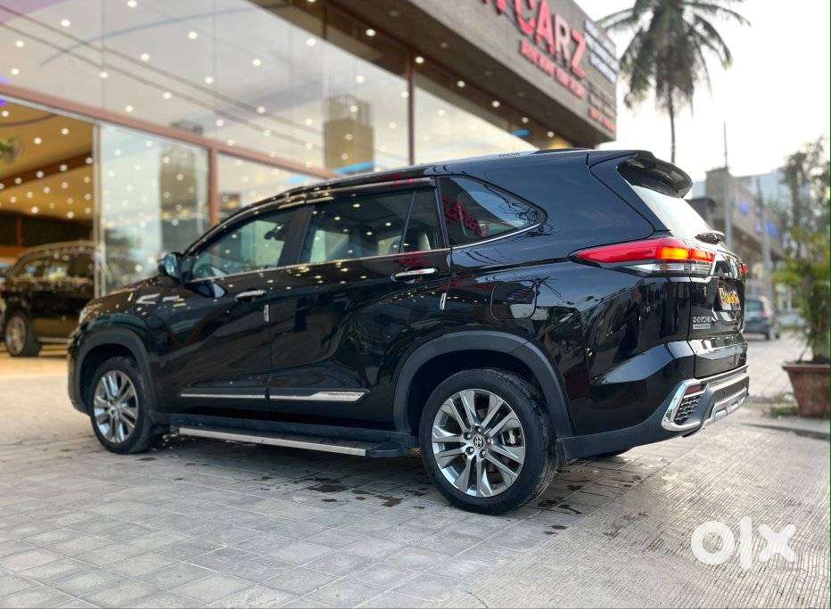Toyota Innova Hycross 2.0 Zx (o) Hybrid 7 Str, 2025, Petrol