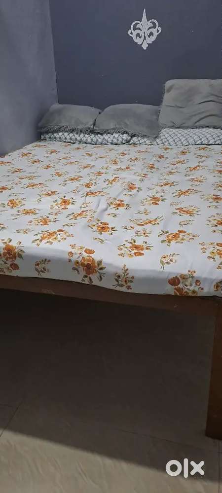 Single single bed