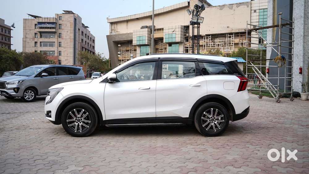 Mahindra Xuv700 2.0 Ax 7 Petrol At Str, 2022, Petrol