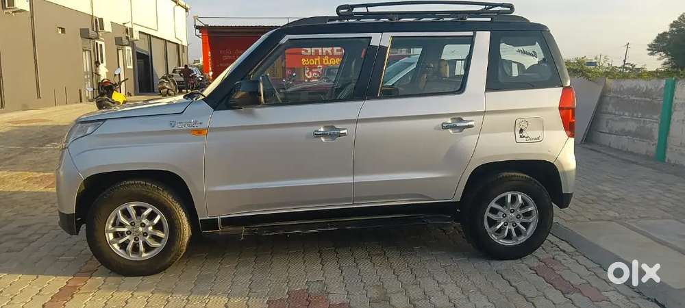 Mahindra Tuv 300 T8 Top End Showroom Maintained 2017 Model