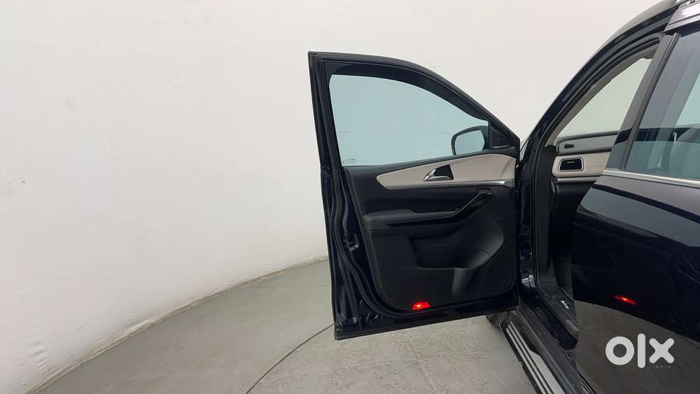 Mahindra Xuv700 2.0 Ax 7 Petrol At Luxury Pack Str, 2022, Petrol