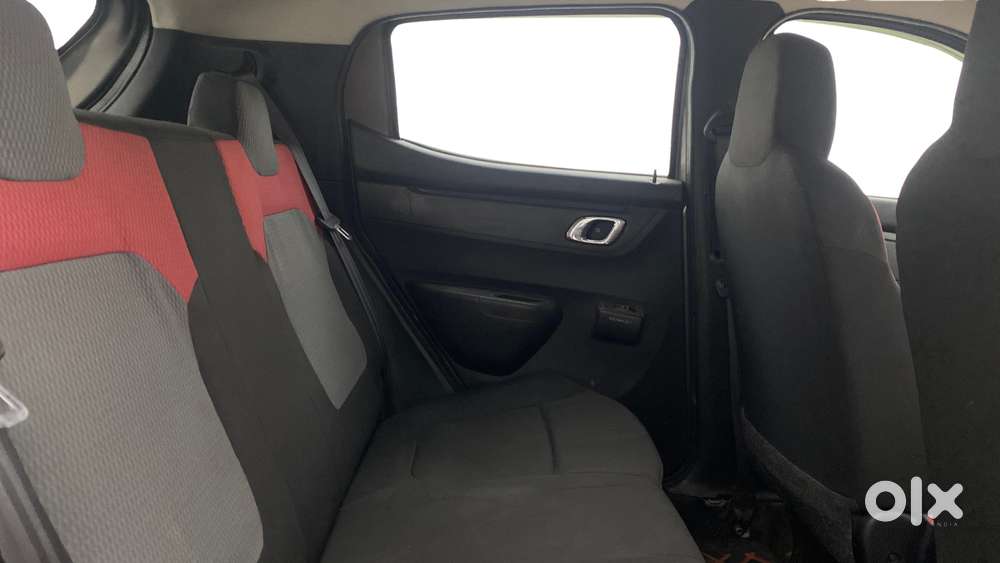 Renault Kwid 2019-ongoing 1.0 Rxt Amt (o), 2019, Petrol