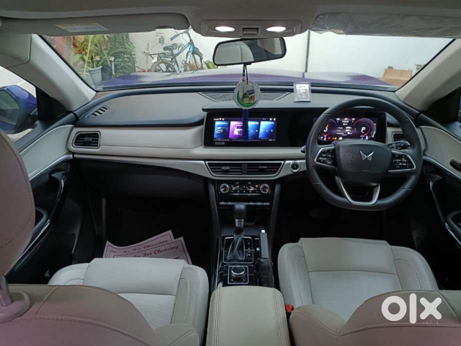 Mahindra Xuv700 2.0 Ax 7 Petrol At Str, 2021, Petrol