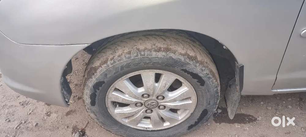 Toyota Innova V 8 Sitter