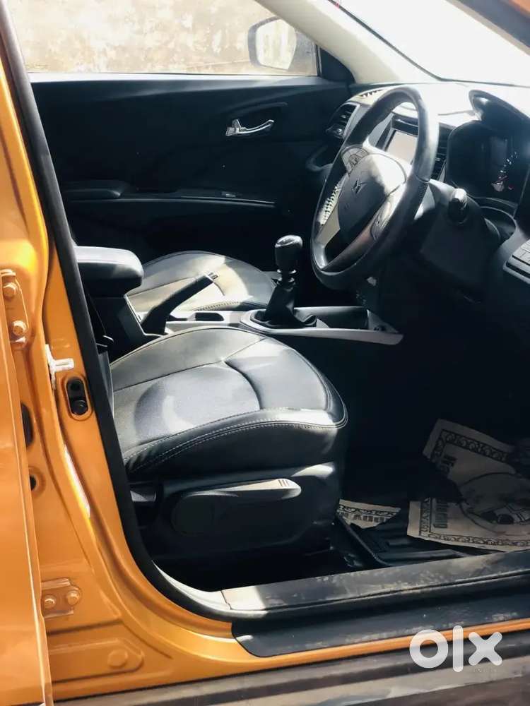 Xuv 300 W8 (o) Dual Tone, Turbo Engine.