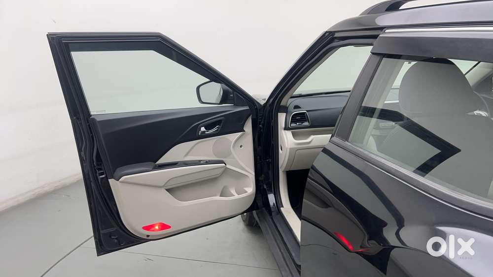 Mahindra Xuv300 W8, 2020, Petrol