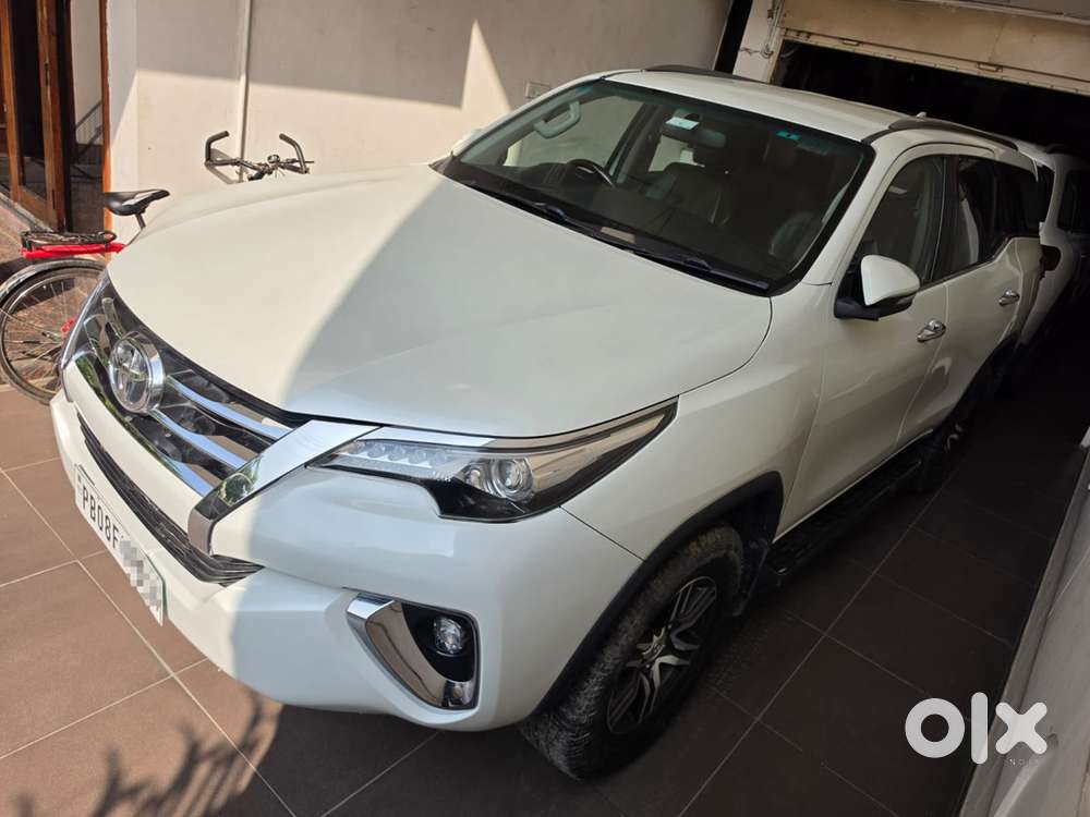 Toyota Fortuner 2017 4x2 At Diesel 1st Owner