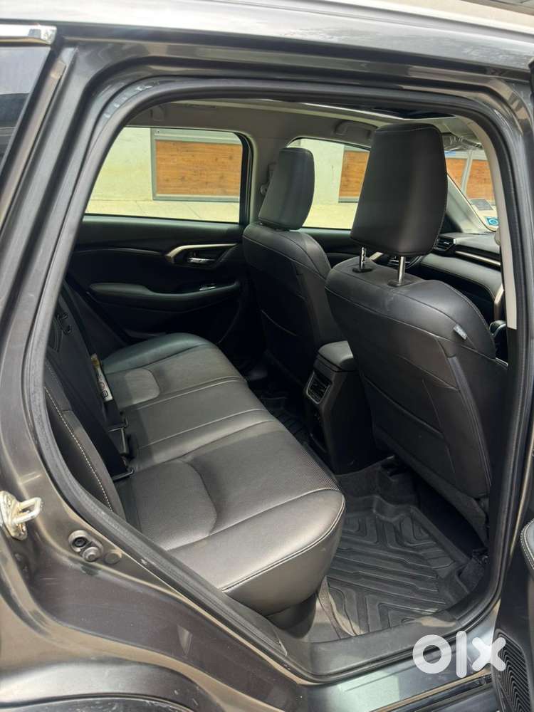 Maruti Suzuki Grand Vitara 1.5 Alpha Plus Intelligent Hybrid Ecvt, 2..