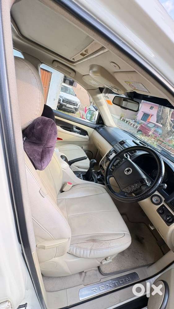 Mahindra Rexton 2016