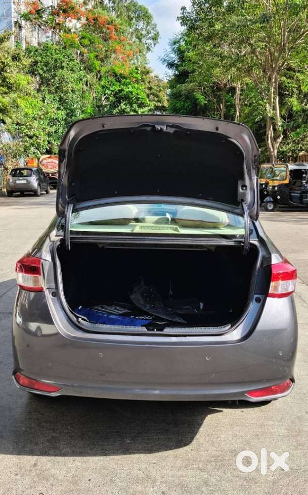 Toyota Yaris V Cvt, 2018, Petrol
