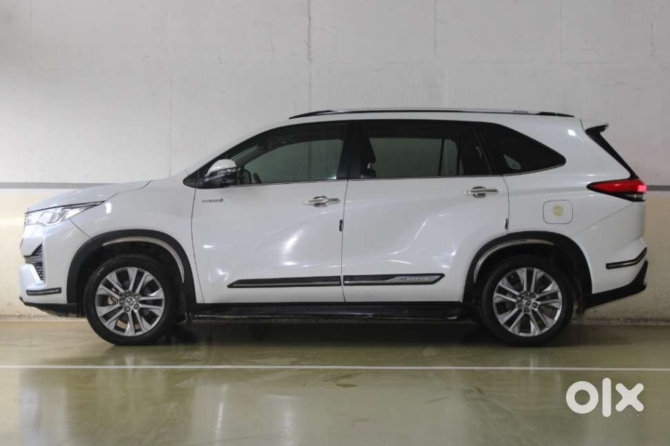 Toyota Innova Hycross 2.0 Zx Hybrid 7 Str, 2024, Petrol