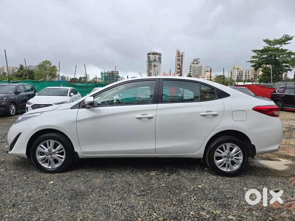 Toyota Yaris V Cvt, 2018, Petrol