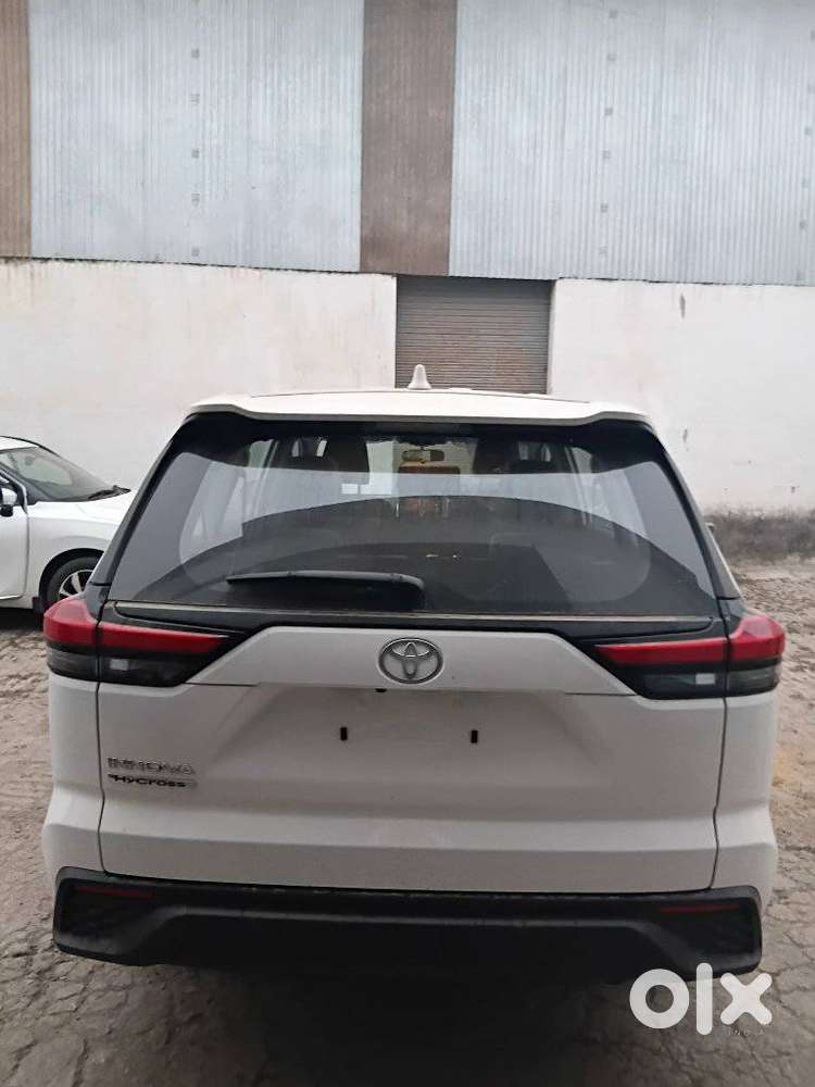 Toyota Innova Hycross 2.0 Gx 8 Str, 2026, Petrol