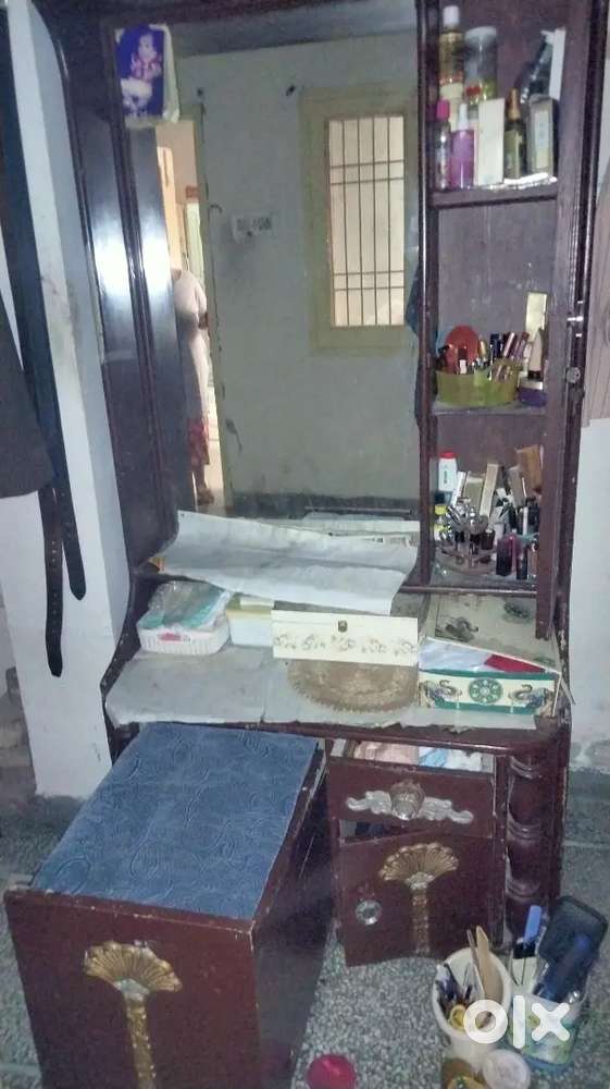 Dressing table