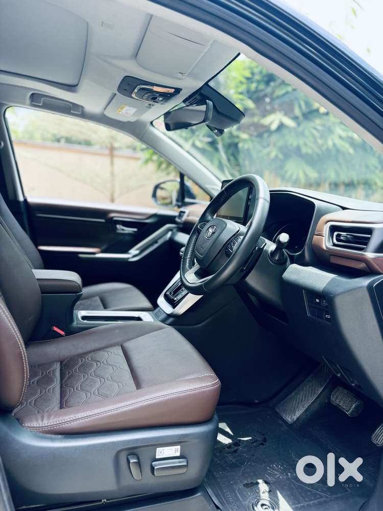 Toyota Innova Hycross 2.0 Zx (o) Hybrid 7 Str, 2023, Electric