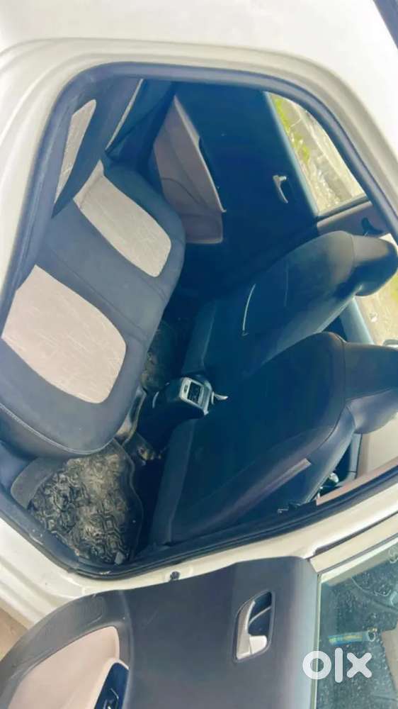 Hyundai Grand I10 2016 Petrol 42000 Km Driven