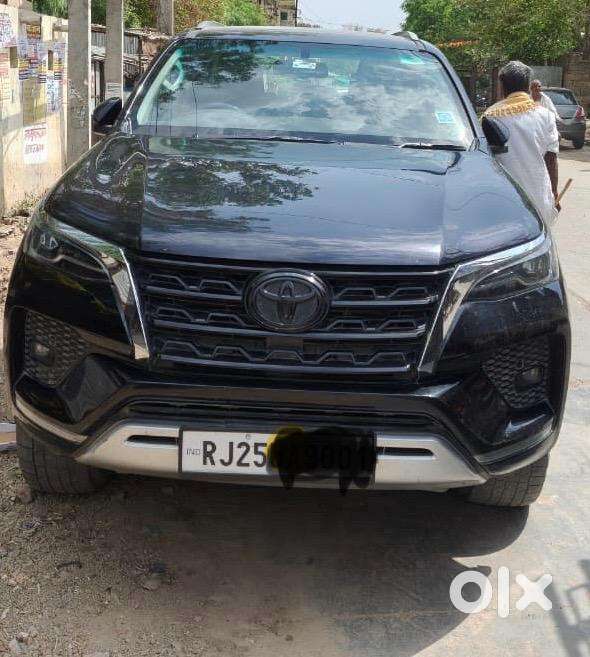 Toyota Fortuner Sigma 4x4 Diesel Automatic 2021 Sparkling Black Color