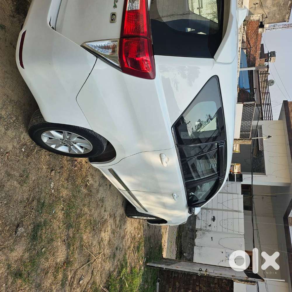 Toyota Innova Crysta 2.4 G