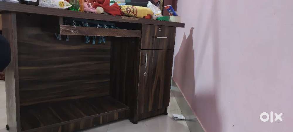Computer table