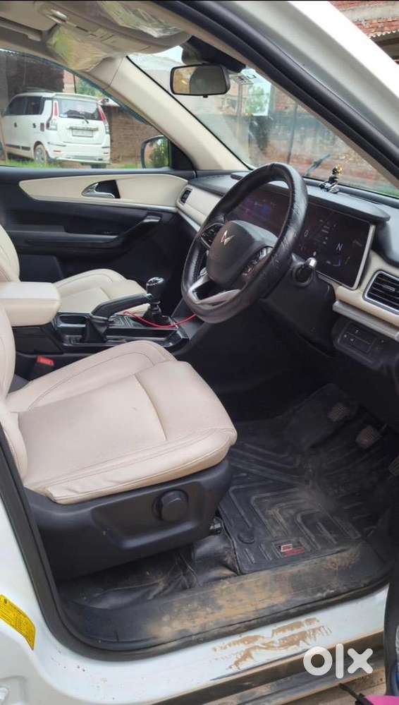Mahindra Xuv700 2022 Diesel Well Maintained