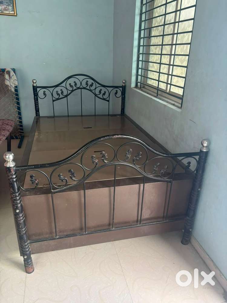 Wrought Iron / Metal Single Box Bed