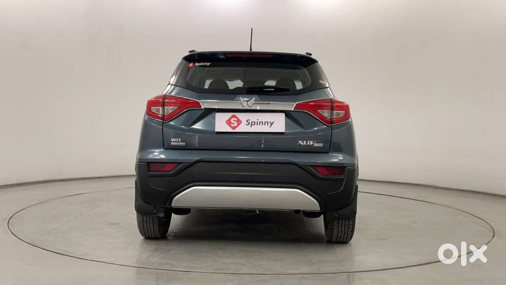 Mahindra Xuv300 1.2 W8 (o) Amt Petrol, 2023, Petrol