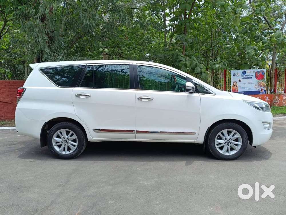 Toyota Innova Crysta 2.4 G Plus Mt 8 Str, 2017, Diesel