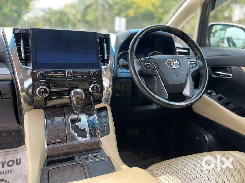 Toyota Vellfire 2.5 Executive Lounge, 2023, Petrol