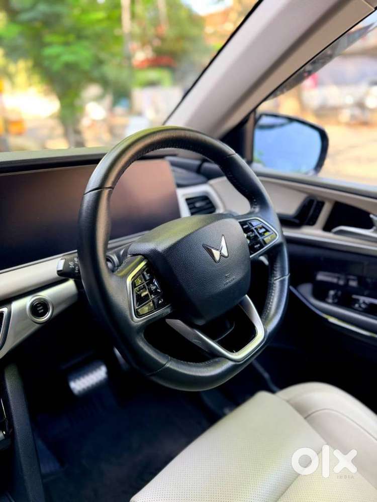 Mahindra Xuv700 2.0 Ax 7 Petrol At Luxury Pack Str, 2022, Petrol