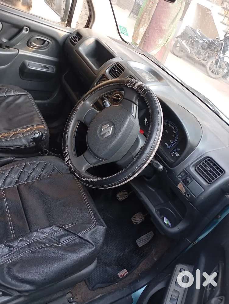 Power Window 2
Power Steering
Chilled Ac
Tyre90%
Petrol/cng