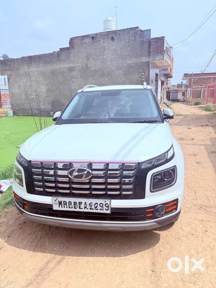 Hyundai Venue All Top Model Features Conected Tail Lamp Projector Head