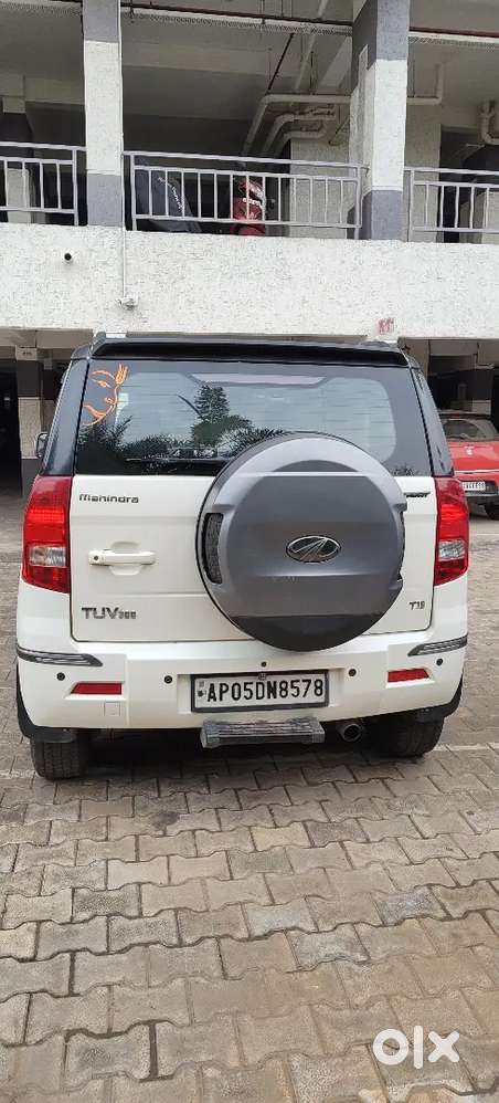 Mahindra Tuv 300 T10 Top End Car And Well Maintained Suv For Sale.