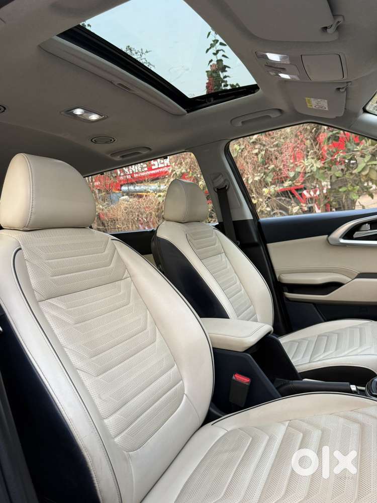 Kia Carens Luxury (o)1.5 Diesel At 7 Str, 2022, Diesel